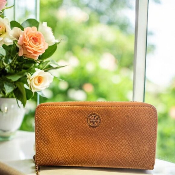 Tory Burch Metallic Snakeskin Embossed Zip Wallet - Picture 1 of 6